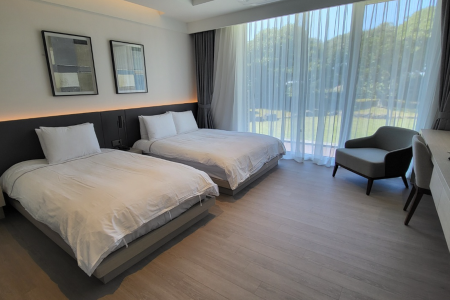 EXECUTIVE SUITE