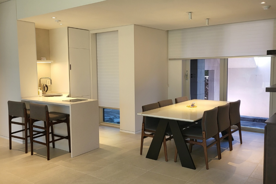 EXECUTIVE SUITE