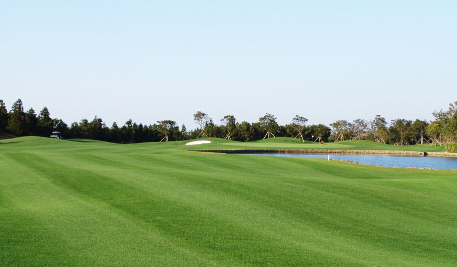 LAKE 4 HOLE 02